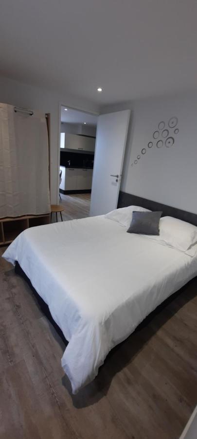 Les Appartements De La B Saint-Benoît-des-Ondes Eksteriør billede